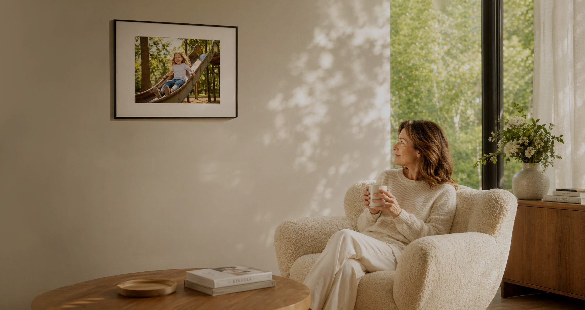 BLOOMIN8 E-ink Canvas — nighttime ambient glow